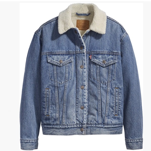 Levi's Jackets & Blazers - NWT Levi’s premium ex-boyfriend trucker jacket Sherpa lining size XS